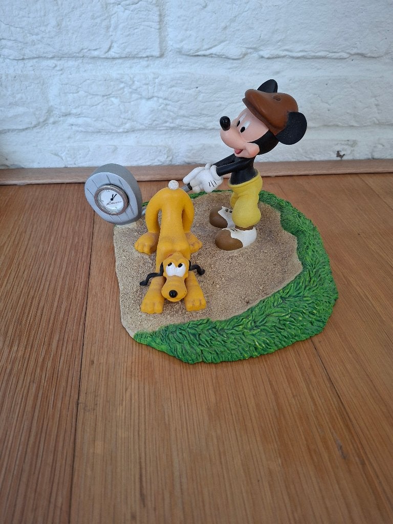 Disney mickey en pluto golf klok, Verzamelen, Ophalen, Mickey Mouse, Zo goed als nieuw, Beeldje of Figuurtje