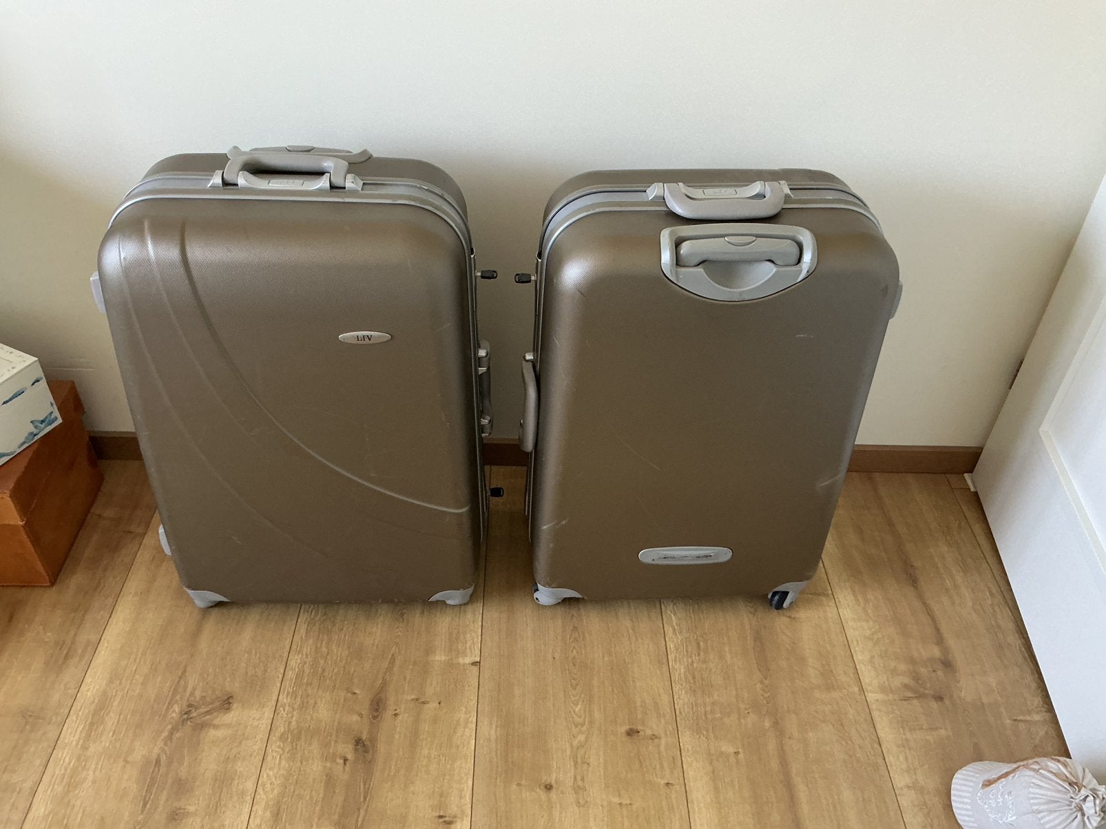2 koffers liv goudkleurig met slot klein prijsje, Sieraden, Tassen en Uiterlijk, Koffers, Ophalen, Gebruikt, Hard kunststof, 45 tot 55 cm