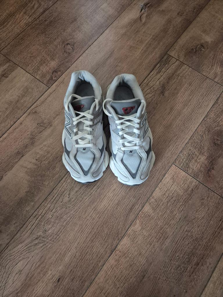 New Balance 9060 Sneakers - Stijlvol en Comfortabel!, Kleding | Dames, Schoenen, New Balance, Ophalen of Verzenden, Grijs, Sneakers of Gympen