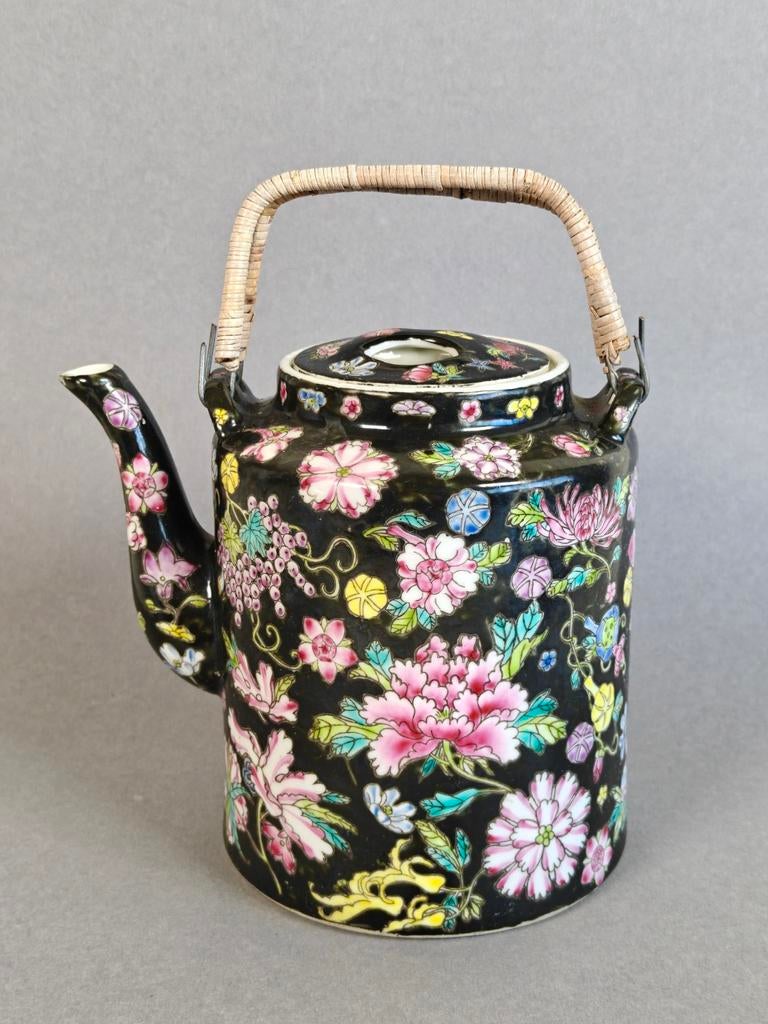 Chinese Jingdezhen porseleinen theepot. Famille noir., Ophalen of Verzenden