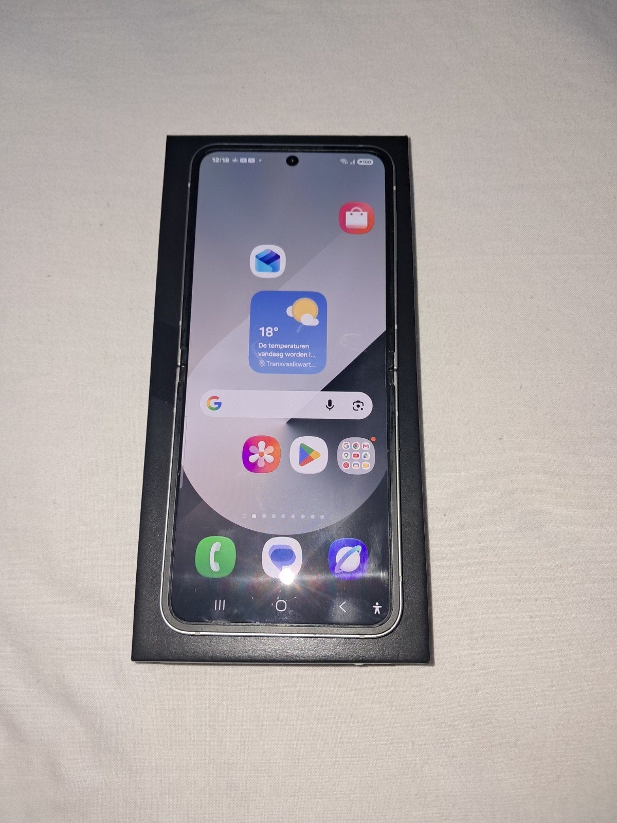 Samsung Flip6  geheugen 256gb en 12gb is prima en krasvrij