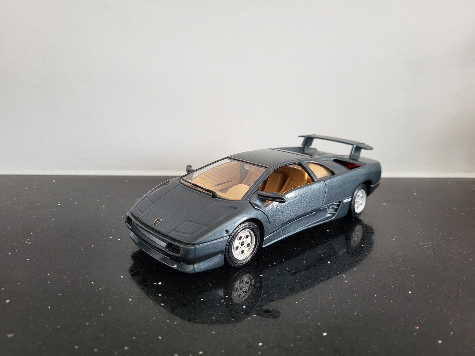 Lamborghini Diablo grijs 1/24 Bburago, Ophalen of Verzenden, Zo goed als nieuw, Auto, Bburago