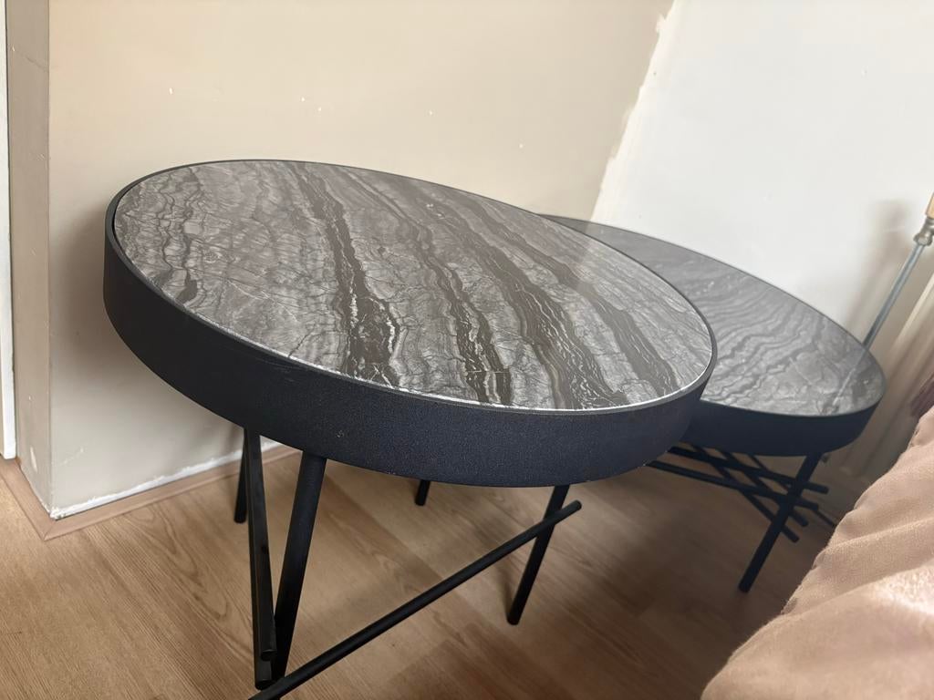 Set van 2 ronde bijzettafels met marmerlook blad, Ophalen, Minder dan 45 cm, Metaal of Aluminium, Rond