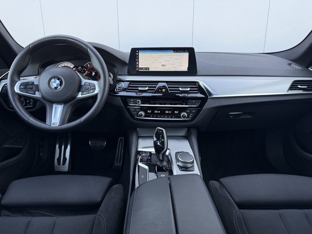 BMW 5 Serie 520i Executive Automaat M-Pakket/Trekhaak/LED., Automaat, 1998 cc, Achterwielaandrijving, Gebruikt