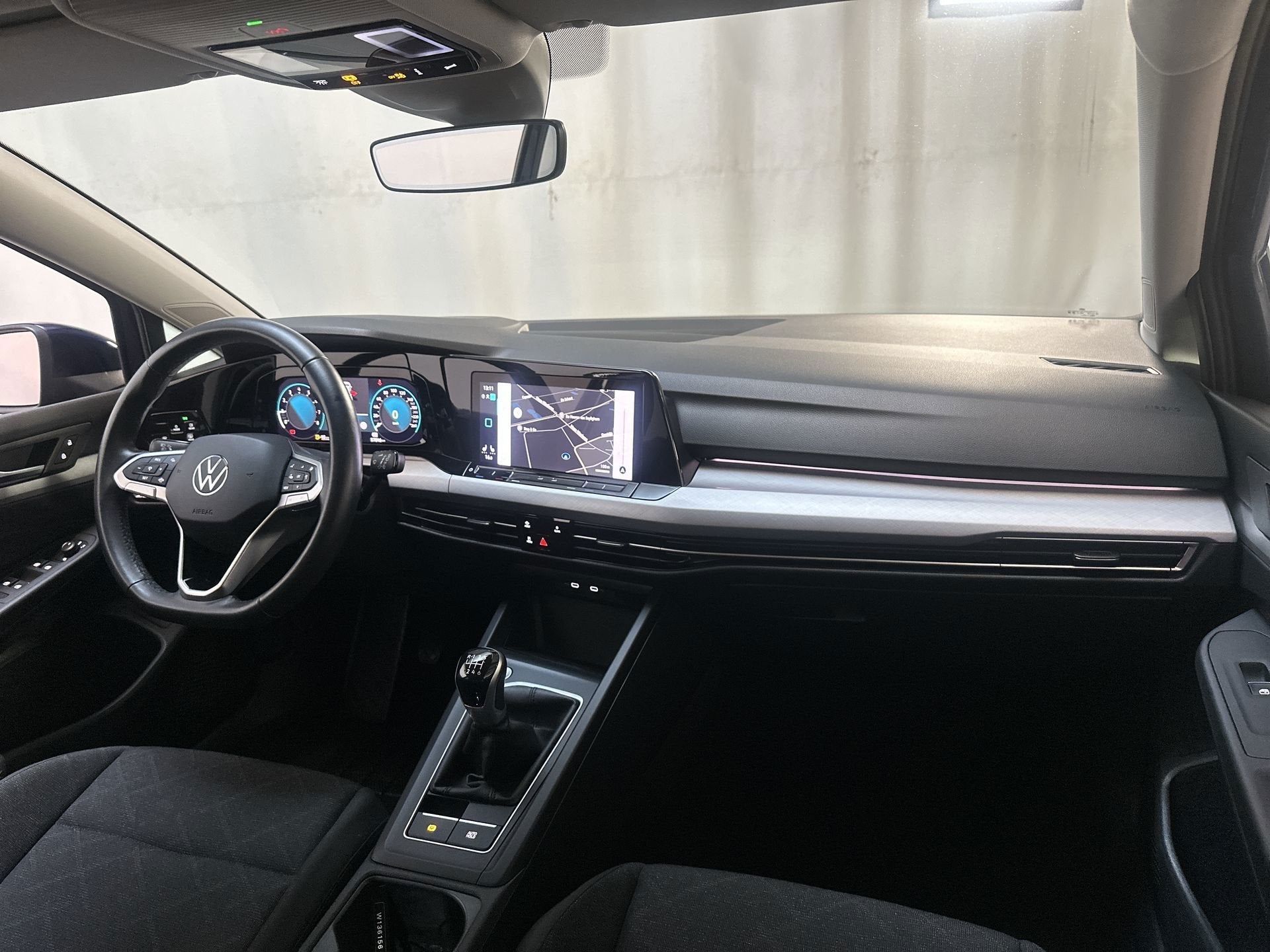 Volkswagen Golf 1.0 TSI 110pk Life Sfeerverlichting Navigati, Voorwielaandrijving, Dealer onderhouden, Stof, Gebruikt