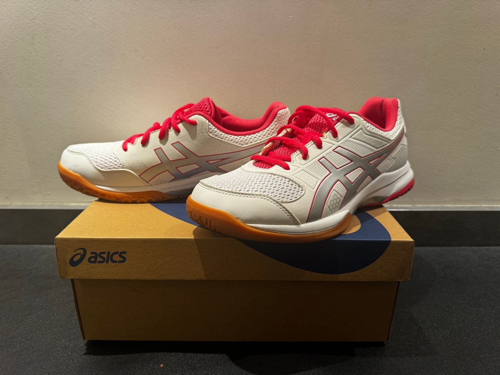 ASICS Sportschoenen - Maat 40.5 - Wit/Rood, Ophalen of Verzenden, Zo goed als nieuw, Wit, Sportschoenen