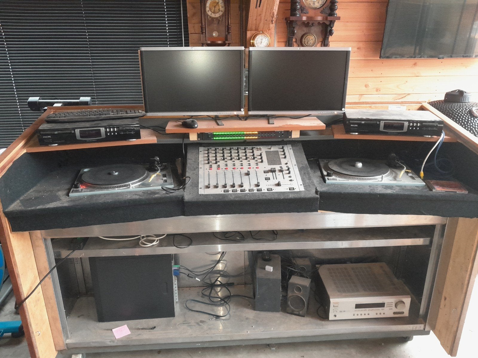 DJ-meubel / DJ-booth met ruimte voor platenspelers en mixer, Ophalen, Gebruikt, Draaitafel