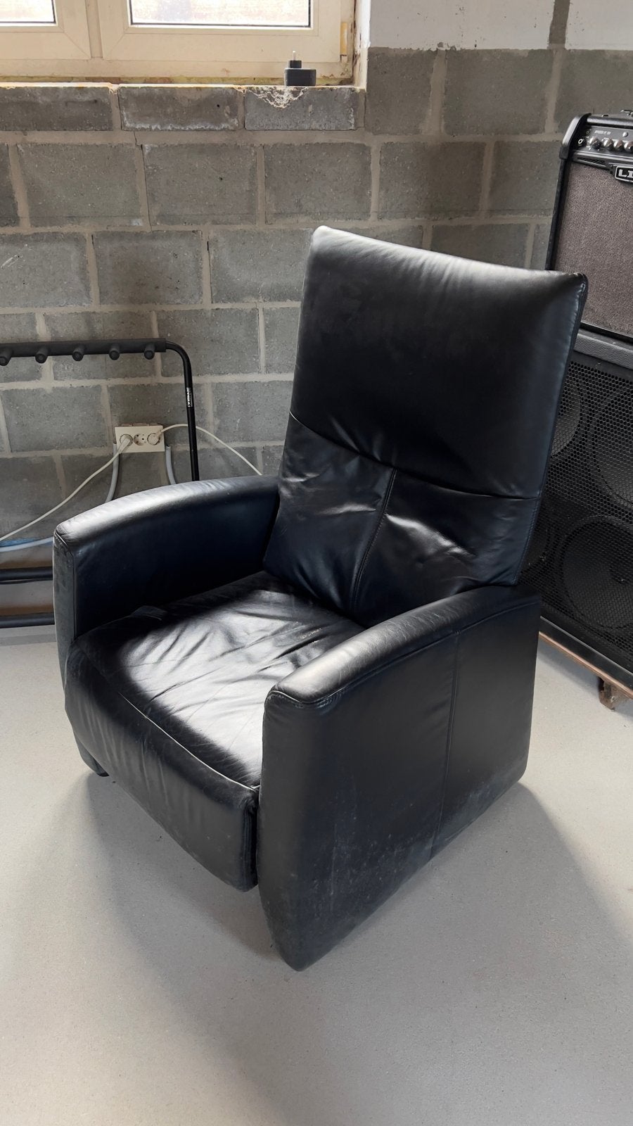 2 zwarte leren relaxfauteuils - mechaniek rugleuning defect, Ophalen, Gebruikt, Leer, 75 tot 100 cm