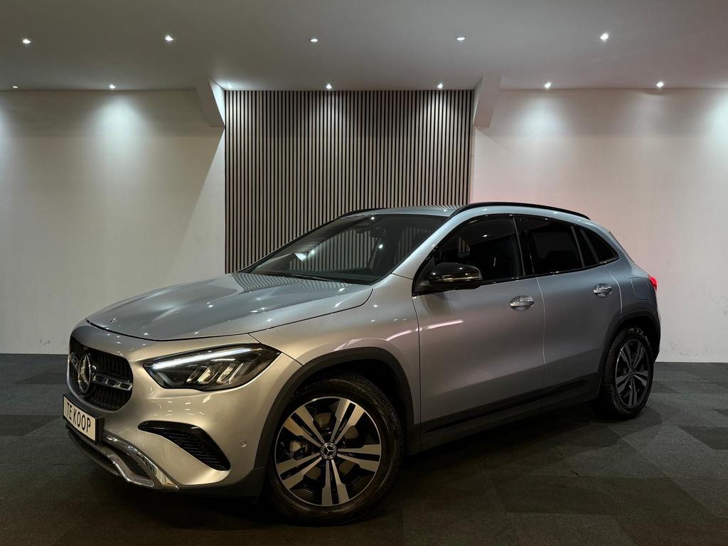 Mercedes-Benz GLA 200 BJ 2024 Luxury Line 360Cam Memory Keyy, 4 cilinders, Leder en Stof, 163 pk, Bedrijf