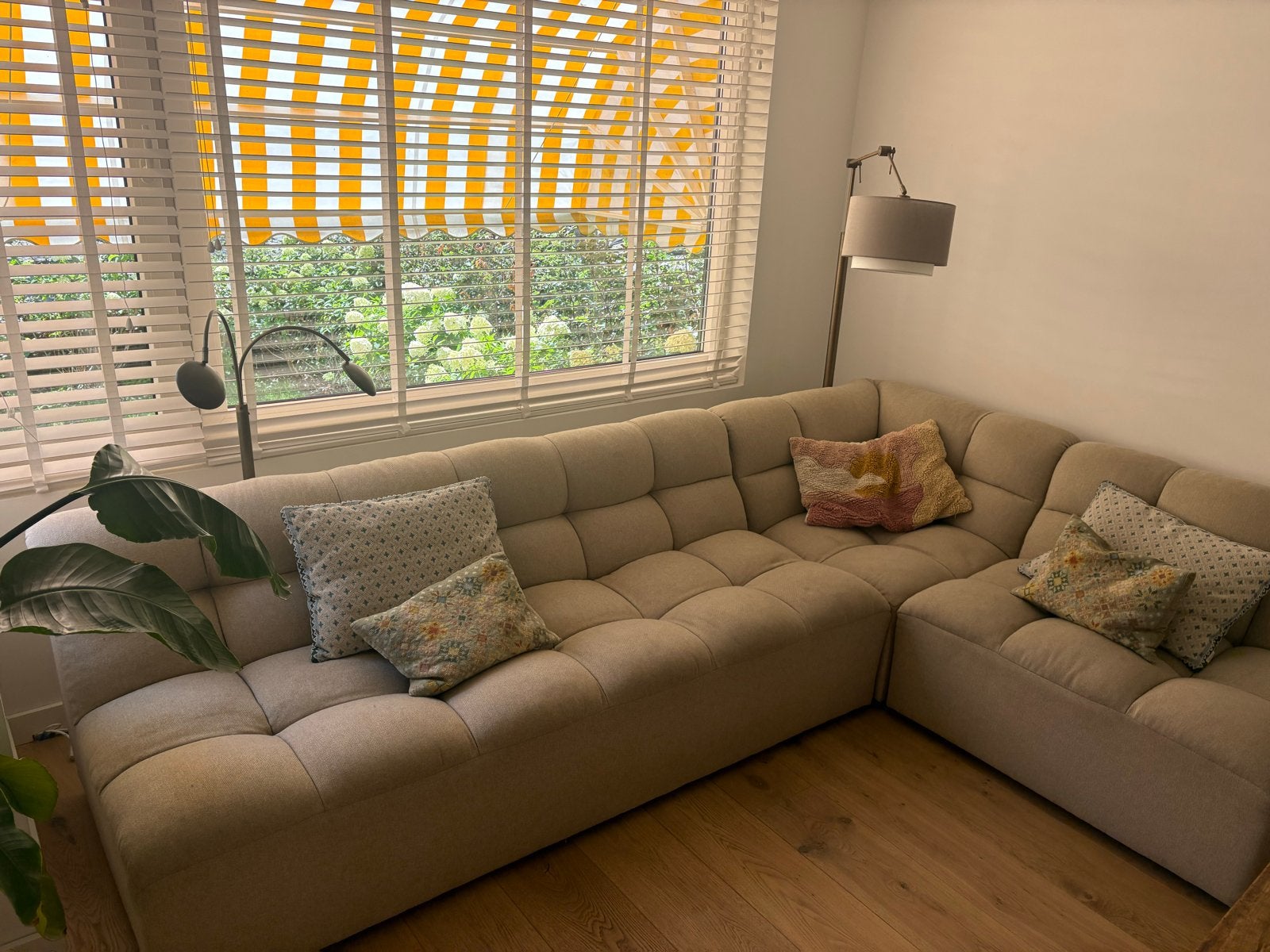 Mooie bank/ Hoekbank / Loungebank ecru beige, Ophalen, Gebruikt, Hoekbank, 300 cm of meer
