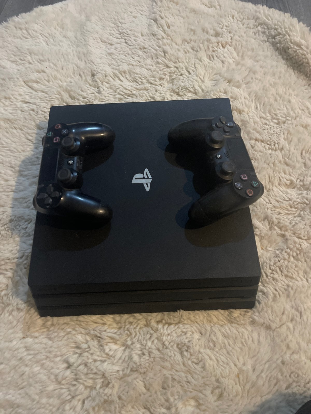 PlayStation 4 Pro met 2 controllers (WERKT NIET!) Voor parts, Gebruikt, Met 2 controllers, Ophalen of Verzenden, 1 TB