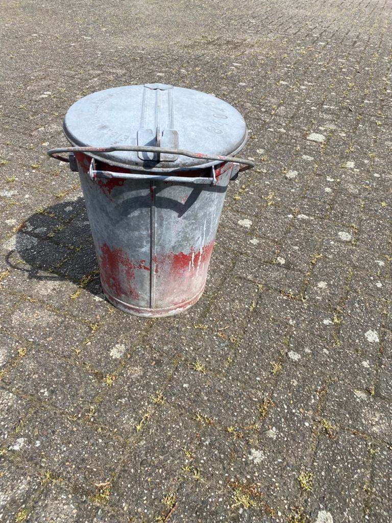 Hele leuke zinken afvalemmer, Ophalen