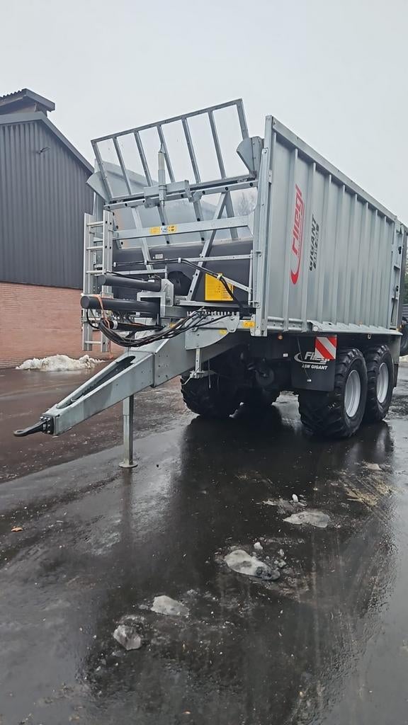 Fliegl schuifwagen silagewagen, Ophalen