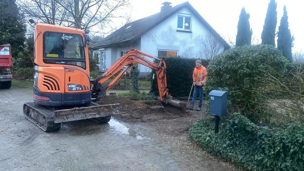 Foto 8 van Minigraver en minishovel met machinist,