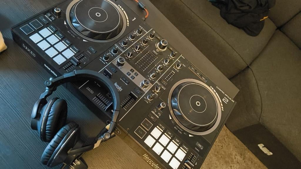 Midi controllers and gears, Muziek en Instrumenten, Midi-apparatuur, Zo goed als nieuw, Ophalen of Verzenden