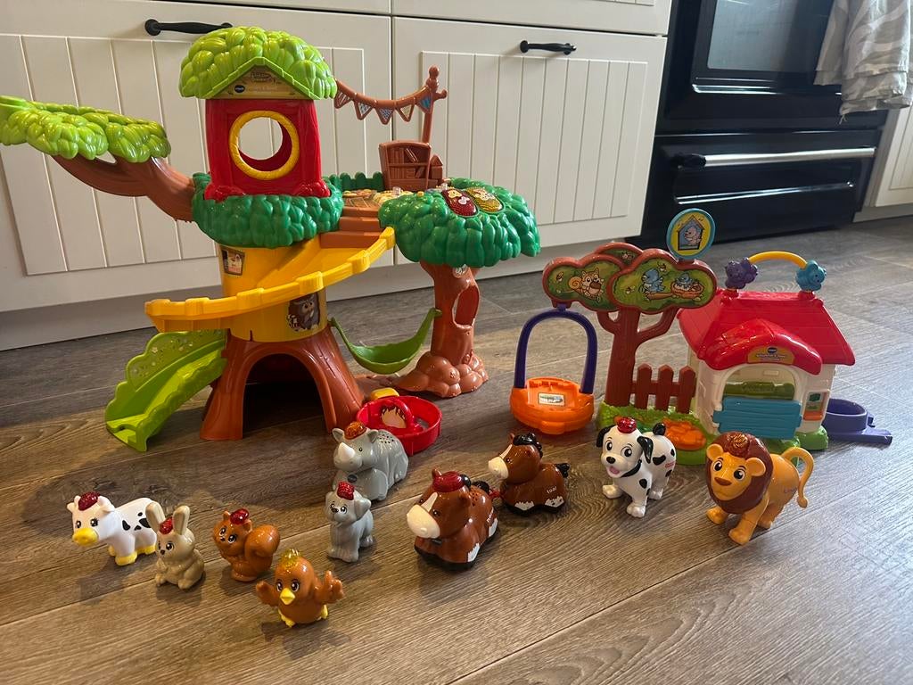 Zoef zoef dieren speelboomhut , hondenhok en losse diertjes, Kinderen en Baby's, Speelgoed | Vtech, Ophalen of Verzenden, Zo goed als nieuw