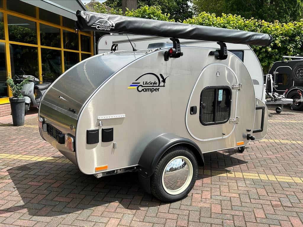 LifestyleCamper Steeldrop mini caravan nieuw!, Caravans en Kamperen, Overige merken, Tot en met 2, Bedrijf, Schokbreker