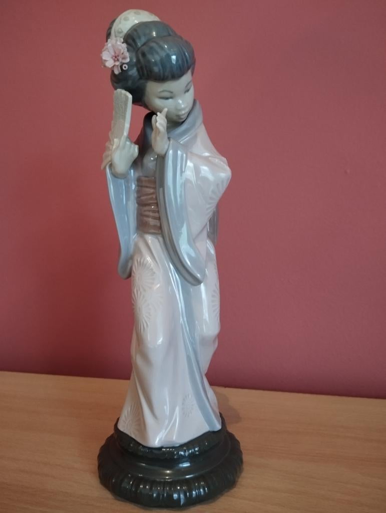 Lladro Chrysanthemum, Ophalen of Verzenden, Zo goed als nieuw, Mens