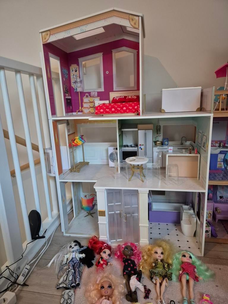 Rainbow High Poppenhuis met Poppen, Ophalen, Zo goed als nieuw, Poppenhuis
