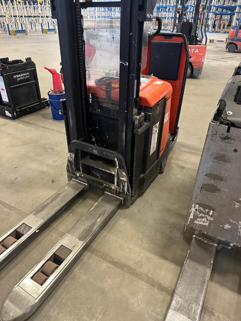 BT stapelaar BJ 2009 ( Accu Defect) €650,00, Doe-het-zelf en Verbouw, Palletwagens en Pompwagens, Ophalen, Gebruikt