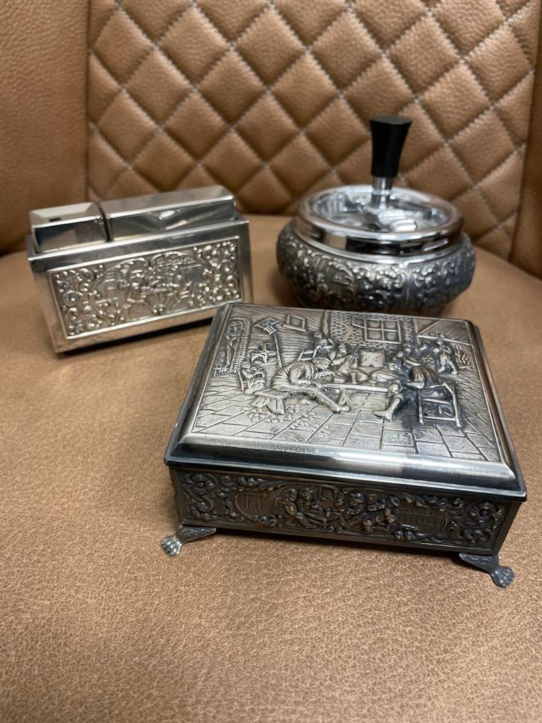 Verzilverde set: doos, asbak en aansteker, Antiek en Kunst, Ophalen of Verzenden, Zilver