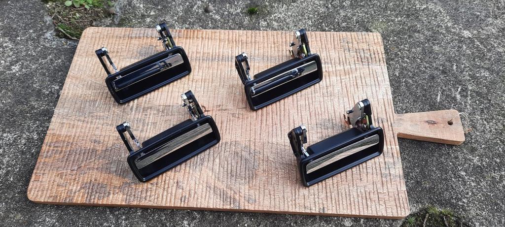 Nieuwe set handgrepen Volvo 140,142,145, 240, 244, 245, 262, Verzenden, Nieuw, Volvo, Bumper