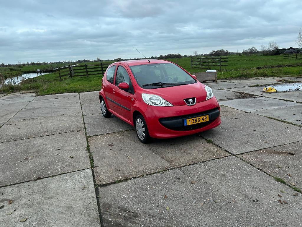 PEUGEOT 107 1.0 nieuw  koppeling set monter en airco, Auto's, Citroën, Particulier, C1, ABS, Airbags, Airconditioning, Bluetooth