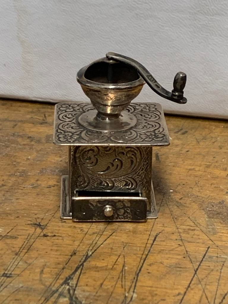 Zilver diverse antiek zilveren miniatuurtjes pillendoosjes, Ophalen of Verzenden, Zilver