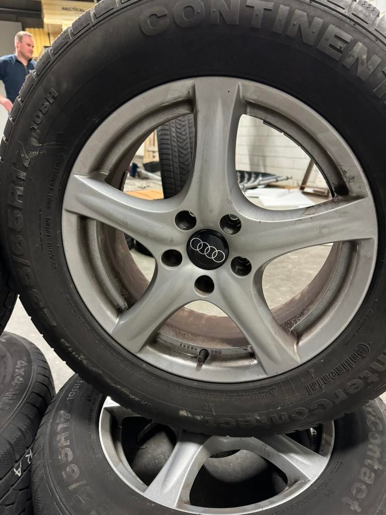 Set Winterbanden compleet met zeer nette velgen Audi Q5, Ophalen, Gebruikt, Banden en Velgen, 17 inch