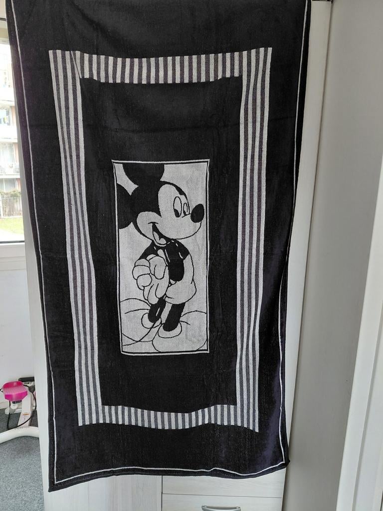 Twee strandlakens Mickey Mouse, Ophalen of Verzenden, Zo goed als nieuw, Zwart, Handdoek