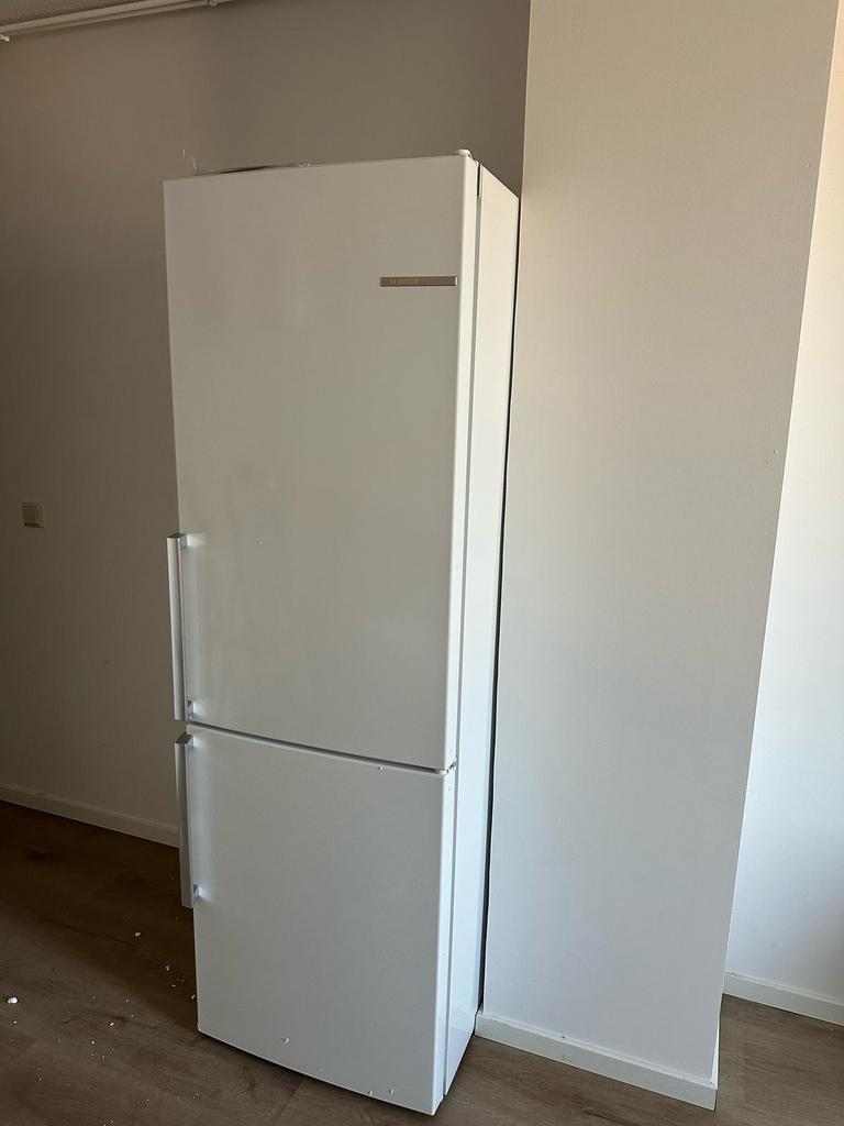 Bosch Refrigerator and Freezer, 200 liter of meer, Zo goed als nieuw, Met vriesvak, 160 cm of meer