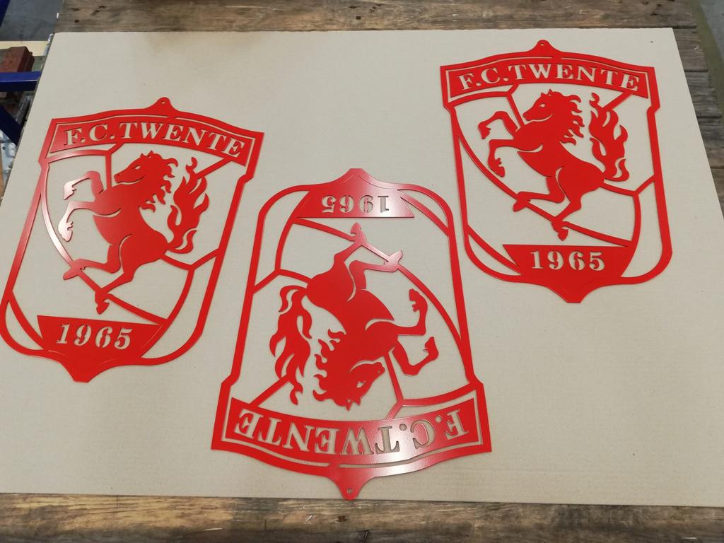 FC Twente logo (roestvrij staal), Verzamelen, Ophalen of Verzenden, Nieuw, F.C. Twente, Shirt