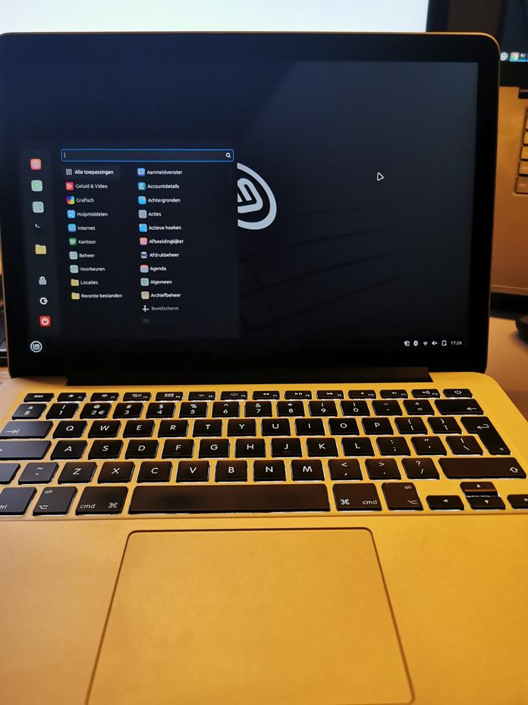 Nieuwe Macbook Pro 13 inch met Linux Mint met doos!, 256 GB, Met videokaart, 2 tot 3 Ghz, Qwerty