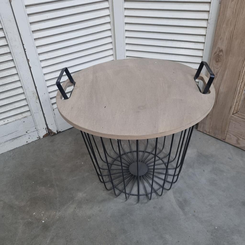 Leuk bijzettafeltje met handvatten, 45 tot 60 cm, Minder dan 55 cm, Gebruikt, Ophalen of Verzenden