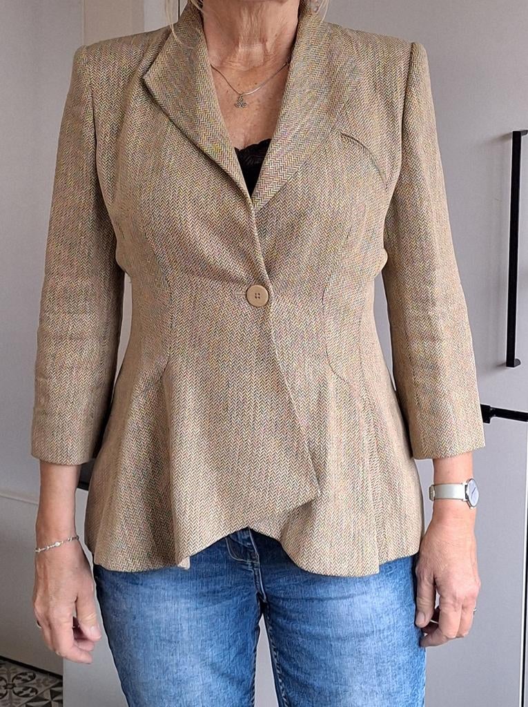 Armani colbert getailleerd maat 42, Kleding | Dames, Jasjes, Kostuums en Pakken, Zo goed als nieuw, Jasje, Maat 42/44 (L), Beige