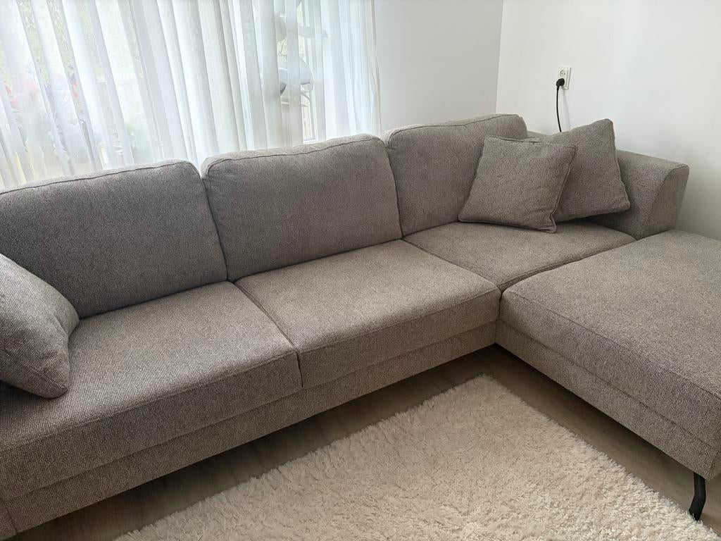 Grijze bank met bruine gloed., Huis en Inrichting, Banken | Bankstellen, Ophalen, 250 tot 300 cm, 100 tot 125 cm, Hoekbank
