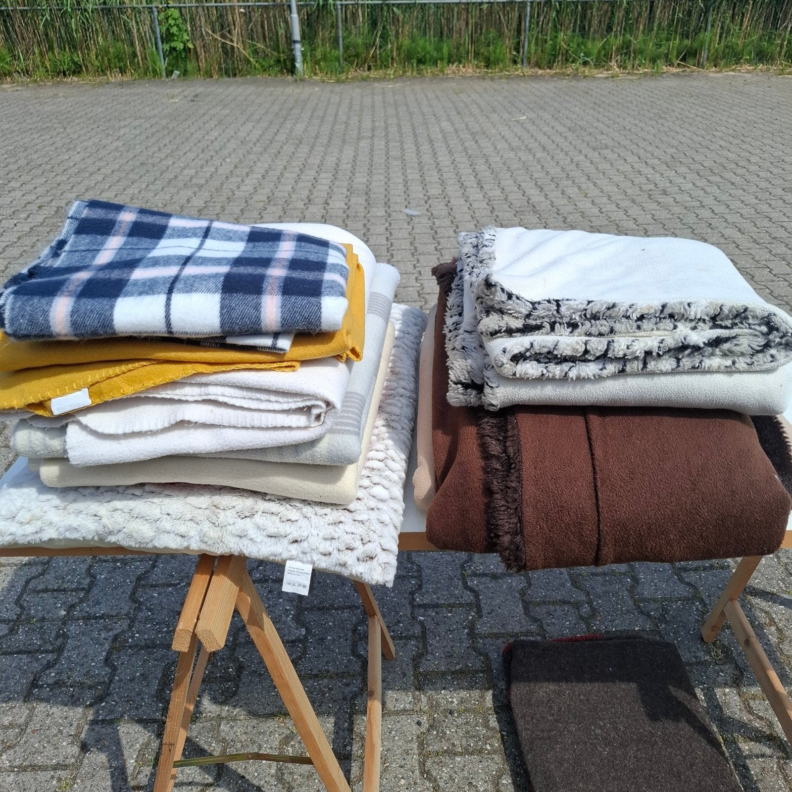 Gratis - Stapeltje dekens en dierenkussen, Ophalen, Gebruikt