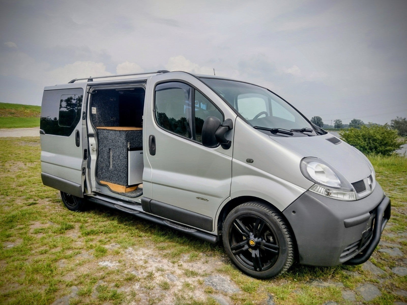 Renault Trafic 1.9 DCI camper bj2003, Auto's, 2000 kg, 81 pk, 6 stoelen, Zilver of Grijs