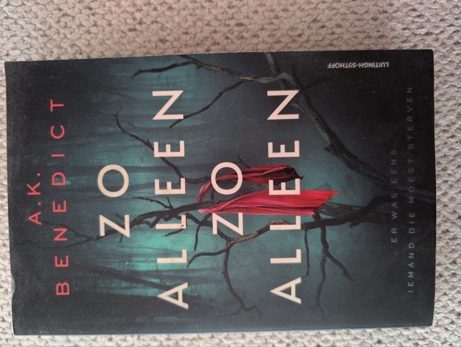 A.K. Benedict - Zo alleen, zo alleen, Ophalen of Verzenden, Zo goed als nieuw, A.K. Benedict