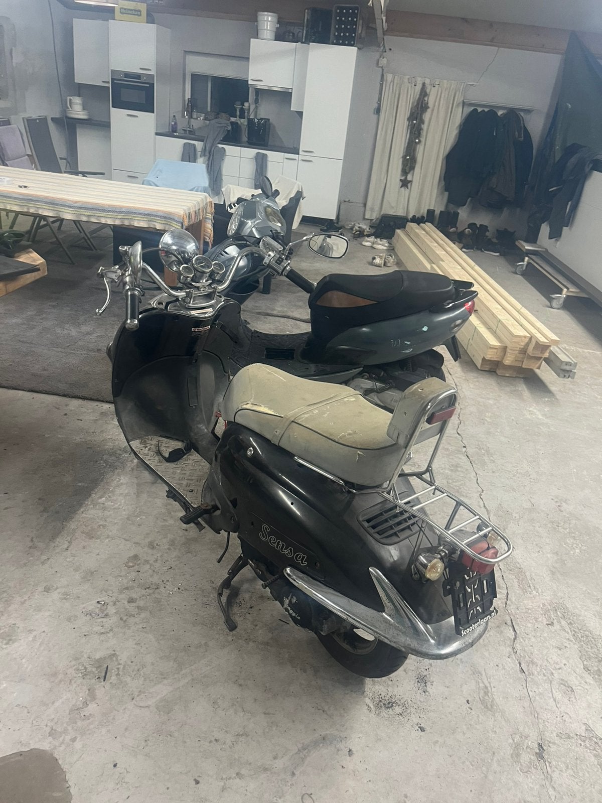 2 scooters, Fietsen en Brommers, Ophalen, Zo goed als nieuw, Benzine, Overige merken