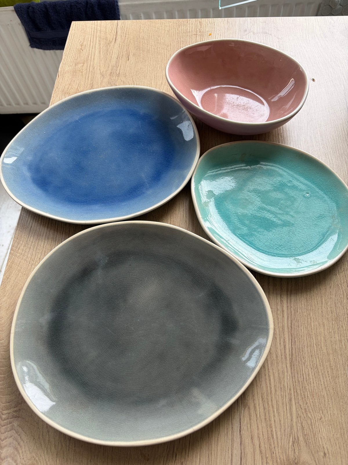 Set van 4 kleurrijke borden en kom - Zo goed als nieuw, Ophalen, Keramiek, Zo goed als nieuw, Bord(en)