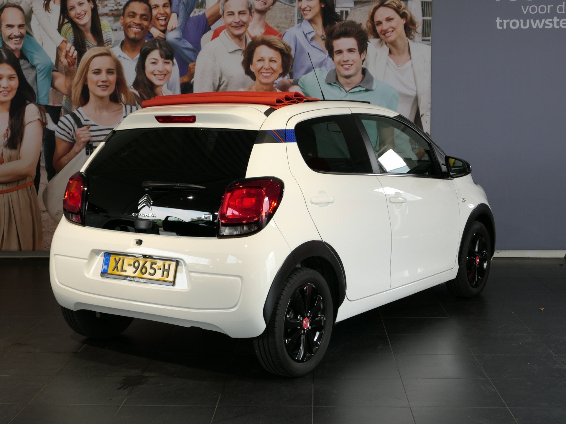 Citroën C1 1.0 VTi Airscape Urban Ride *Vouwdak* - *Stoelve, Auto's, Stof, 4 stoelen, C1, Wit