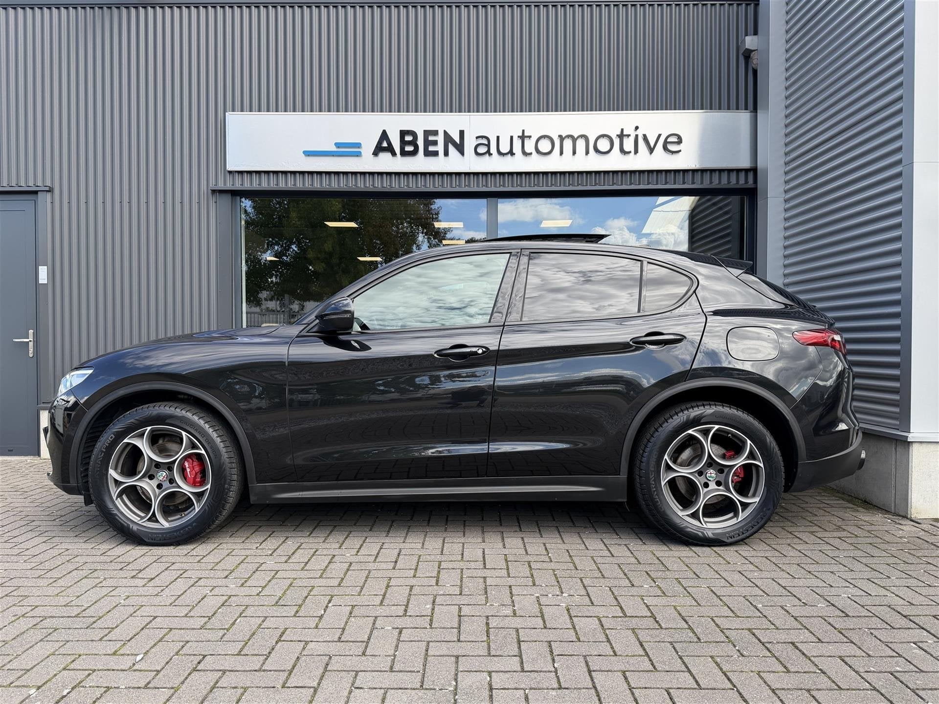 Alfa Romeo Stelvio 2.0T 280PK AWD Super (PANO|LEDER|4-SEIZ|M, 2000 kg, Zwart, Leder, Bedrijf