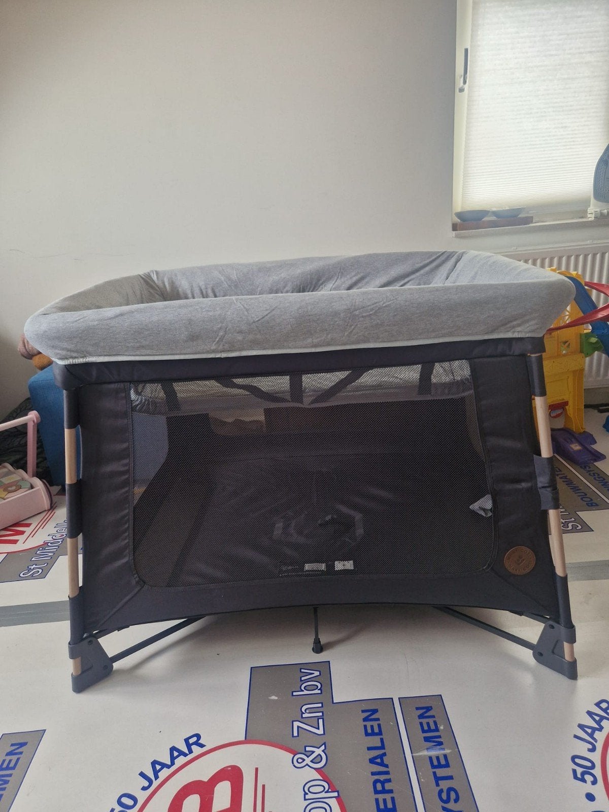 Maxi Cosi Swift 3-in-1 Campingbedje Beyond Graphite, Ophalen, Zo goed als nieuw, Minder dan 140 cm, Matras