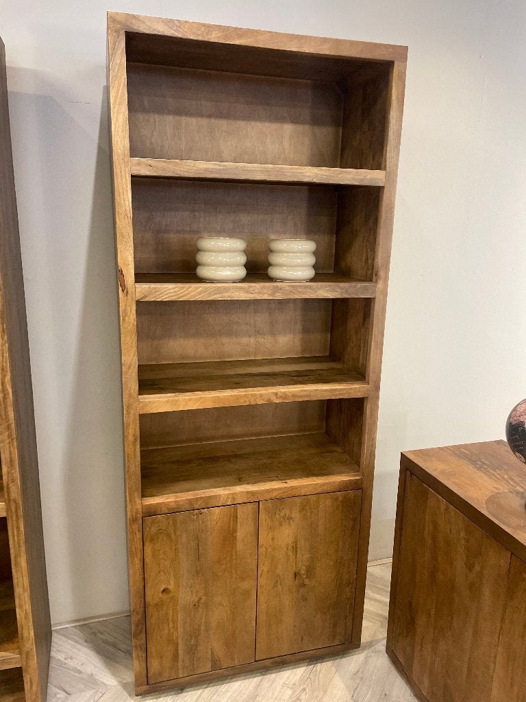 LEEGVERKOOP XL KAST MANGO OP VOORRAAD CHEFMEUBEL 599 EURO, Bruin, Nieuw, Ophalen of Verzenden, Modern