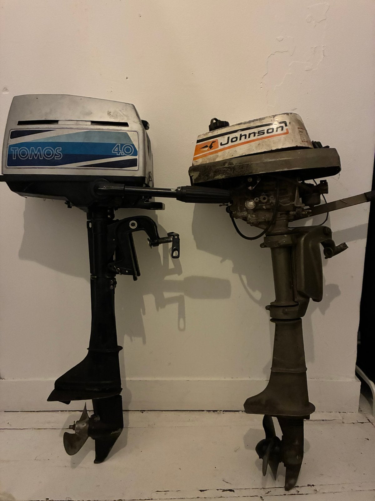 2 Buitenboordmotoren 4PK Tomos en Johnson, Ophalen, Zo goed als nieuw, Motor en Techniek, Zeilboot of Motorboot