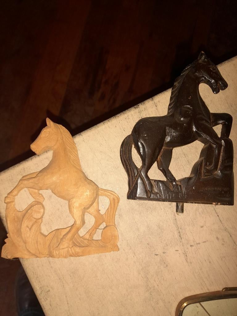 Twee handgesneden paardenbeelden, hout, Ophalen of Verzenden