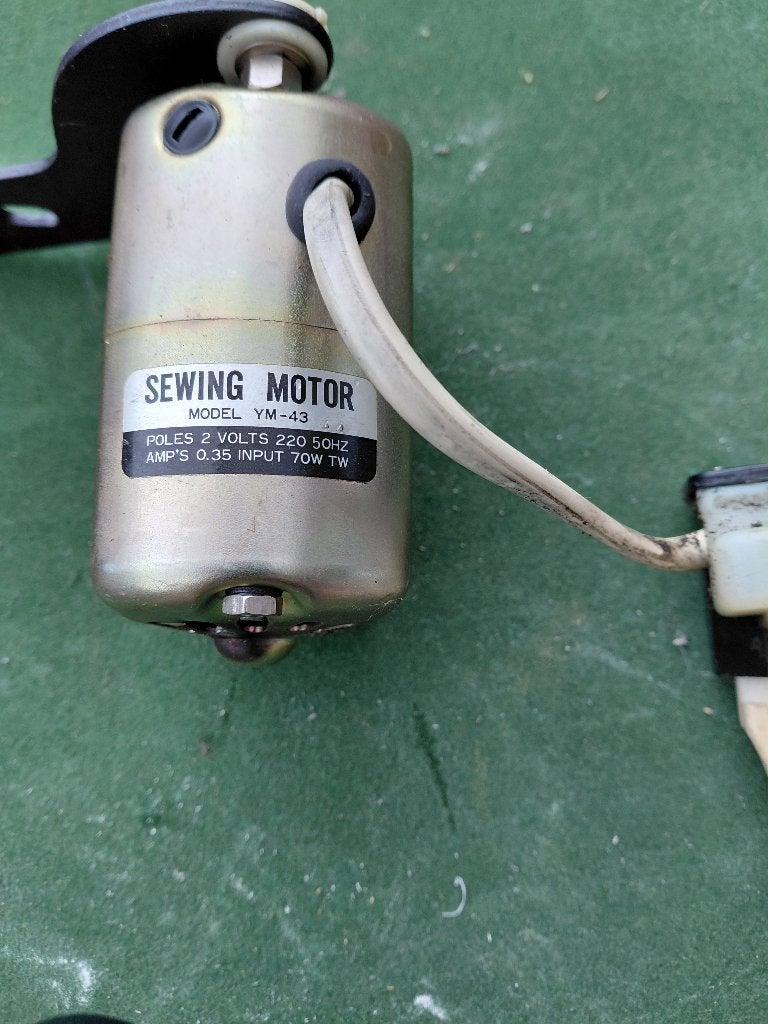 te koop 3  type,s naai machine motertjes kompleet, Hobby en Vrije tijd, Naaimachines en Toebehoren, Ophalen of Verzenden, Zo goed als nieuw