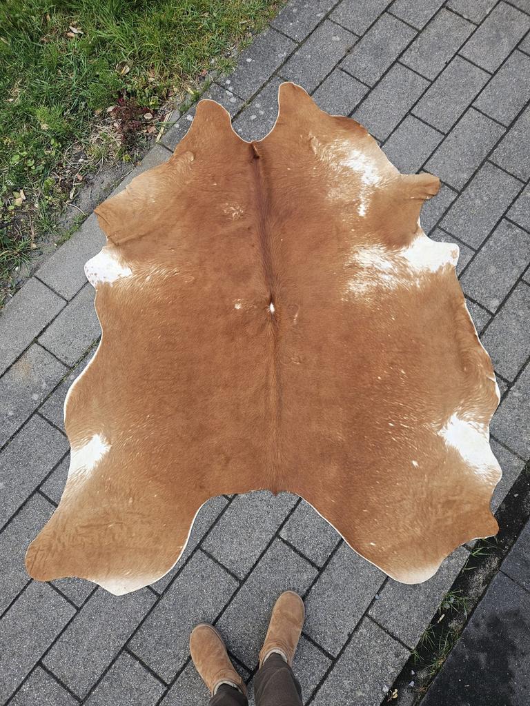 Mooi bruin-wit leren koeienhuid zo goed als nieuw, Huis en Inrichting, Overige materialen, 100 tot 150 cm, Ophalen of Verzenden