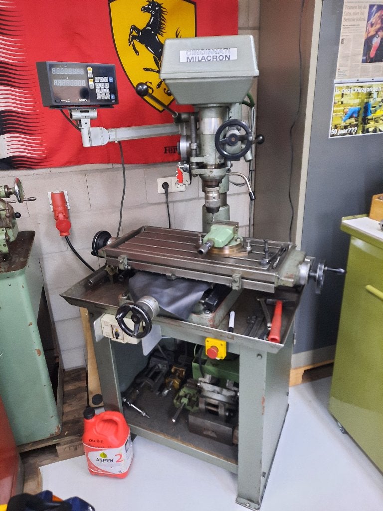 Cincenatti Milacrom Freesbank te koop. 380v, Ophalen, Gebruikt, Freesbank, 500 tot 1000 mm